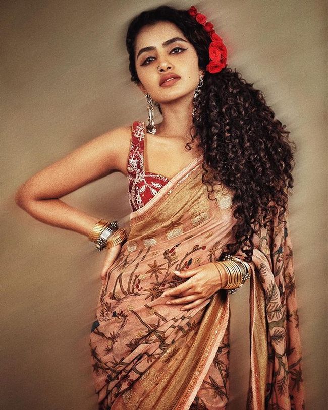 Glorious Clicks Of Gorgeous Anupama Parameswaran